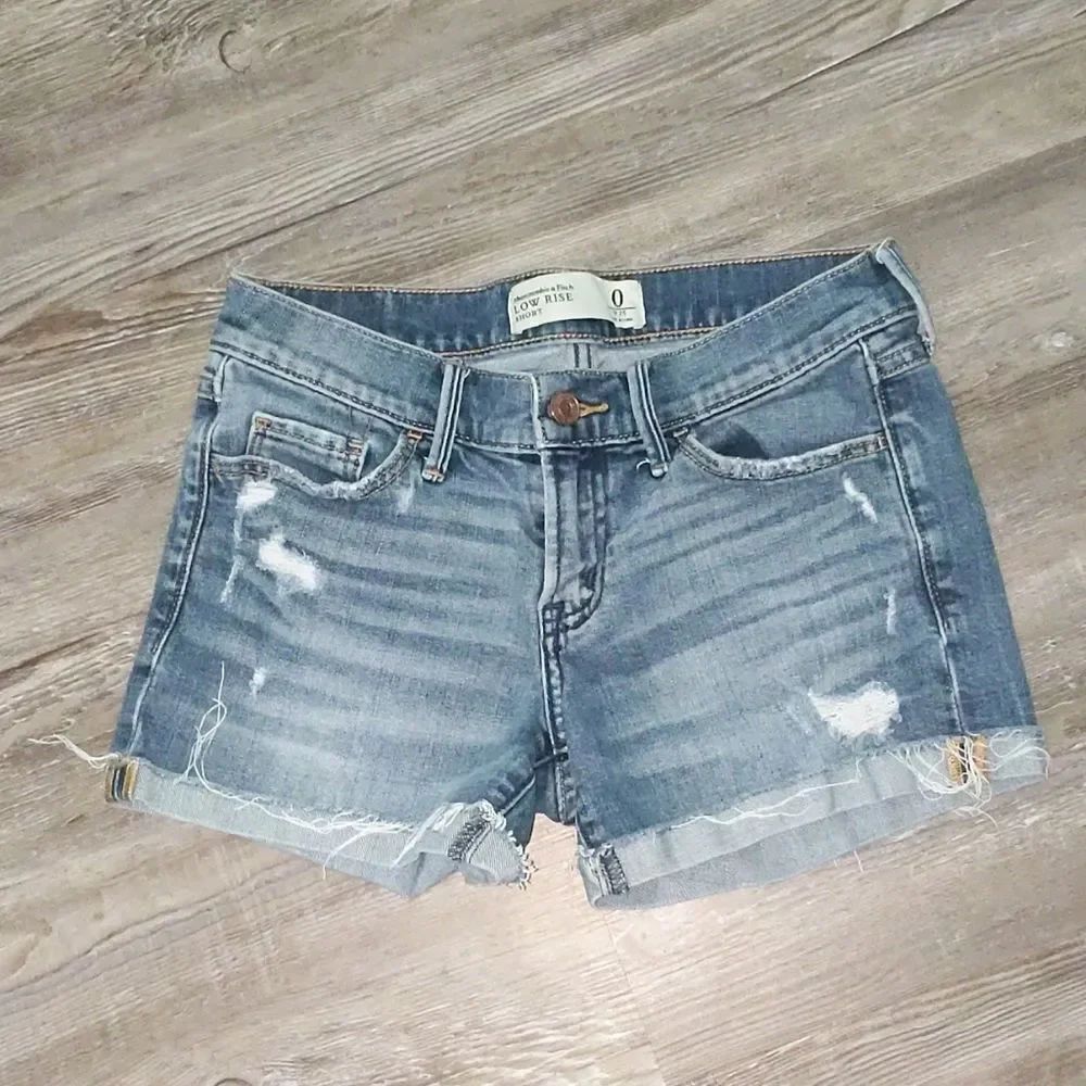 Abercrombie & Fitch Low Rise Distressed Shorts Sz 0 Waist 25 washed never worn